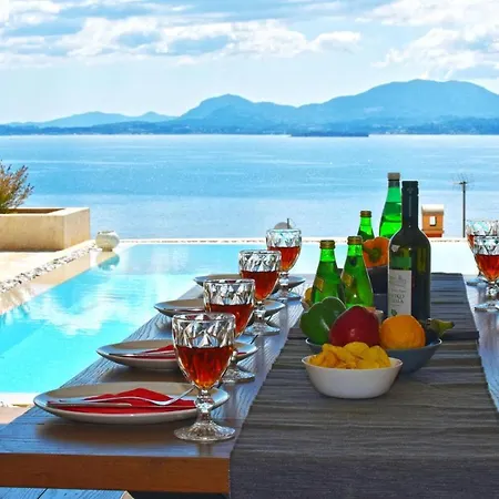 Villa Sleeps 8 With Pool And Air Con *