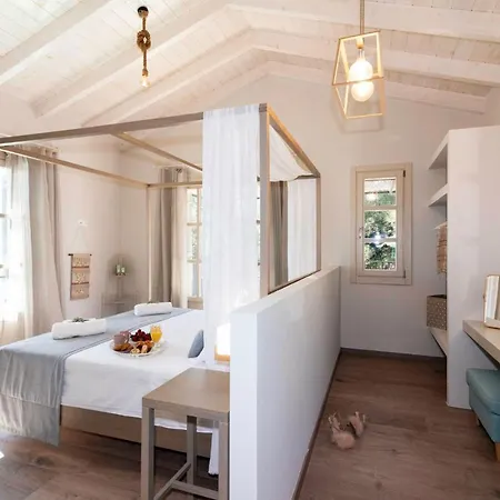Sleeps 8 With Pool And Air Con * Mparmpati