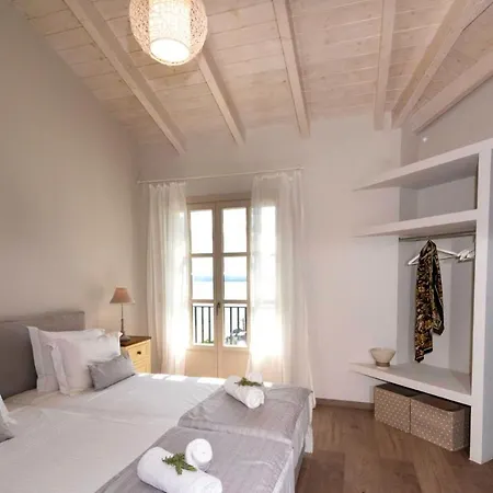 Sleeps 8 With Pool And Air Con Villa *