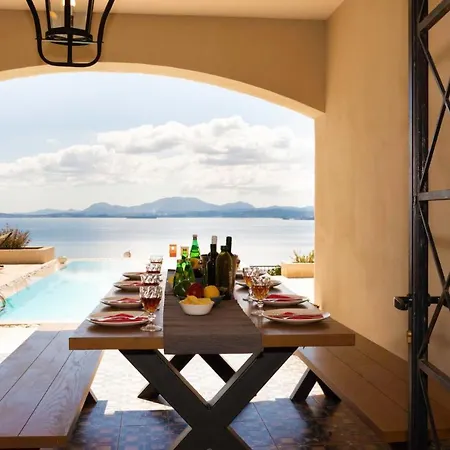 Sleeps 8 With Pool And Air Con