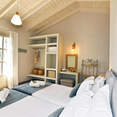 Sleeps 8 With Pool And Air Con *