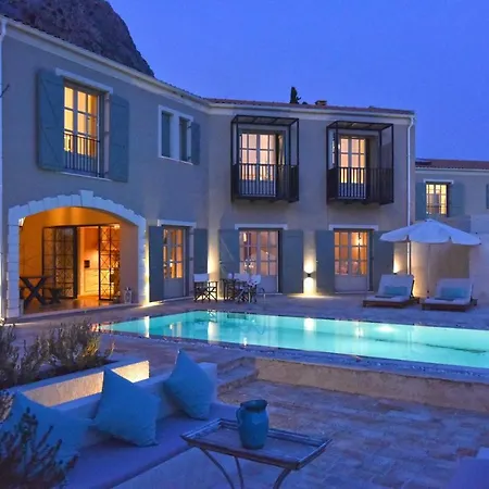 Sleeps 8 With Pool And Air Con *