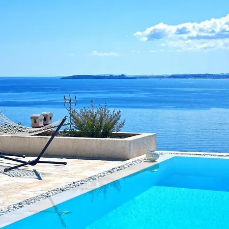 Sleeps 8 With Pool And Air Con * Barbati