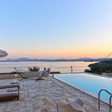 Sleeps 8 With Pool And Air Con Vilă *