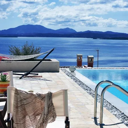 Sleeps 8 With Pool And Air Con Barbati