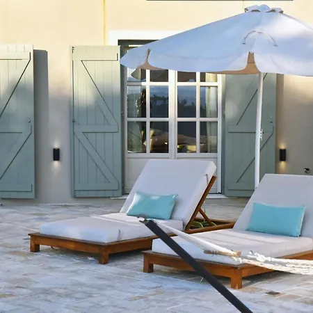 Sleeps 8 With Pool And Air Con