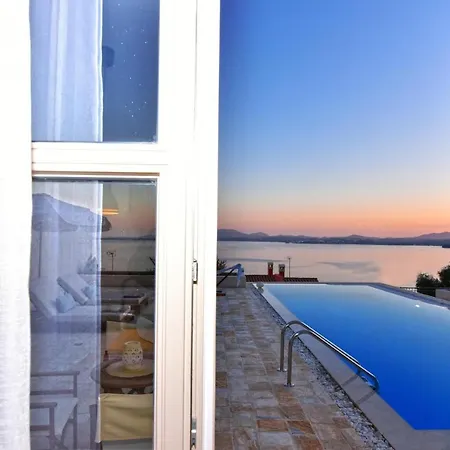 Vilă Sleeps 8 With Pool And Air Con *